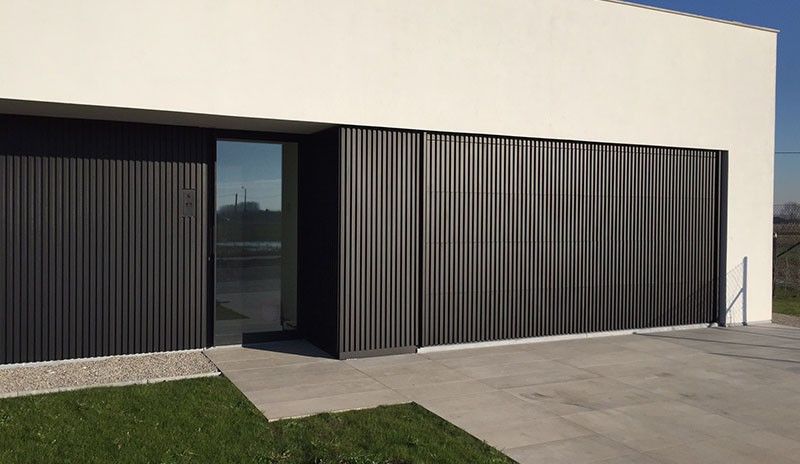 Portes de garage sectionnelles - Expert en porte et fenêtre intérieure et extérieure en Wallonie et à Bruxelles en Belgique